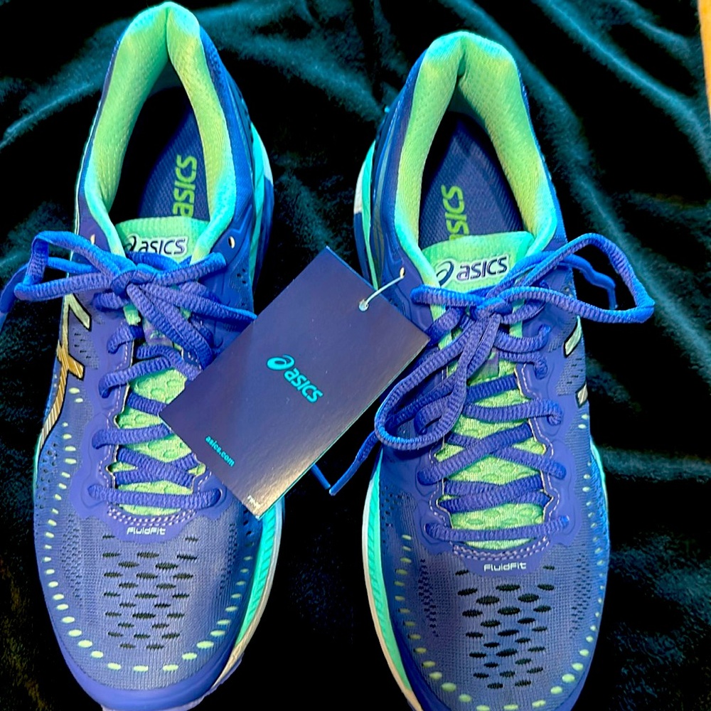 ASICS athletic shoes Dynamic Duomax.  NEW with tags.  Size 9